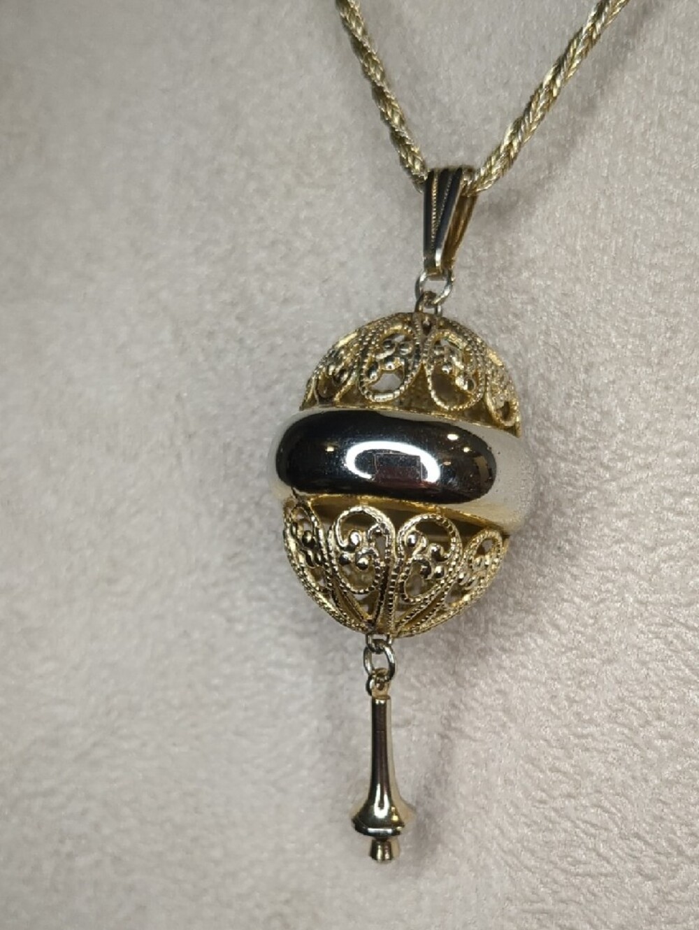 Vintage 60s Gold-Tone Filigree Dreidel Pendant Necklace Elegant - Picture 5 of 10